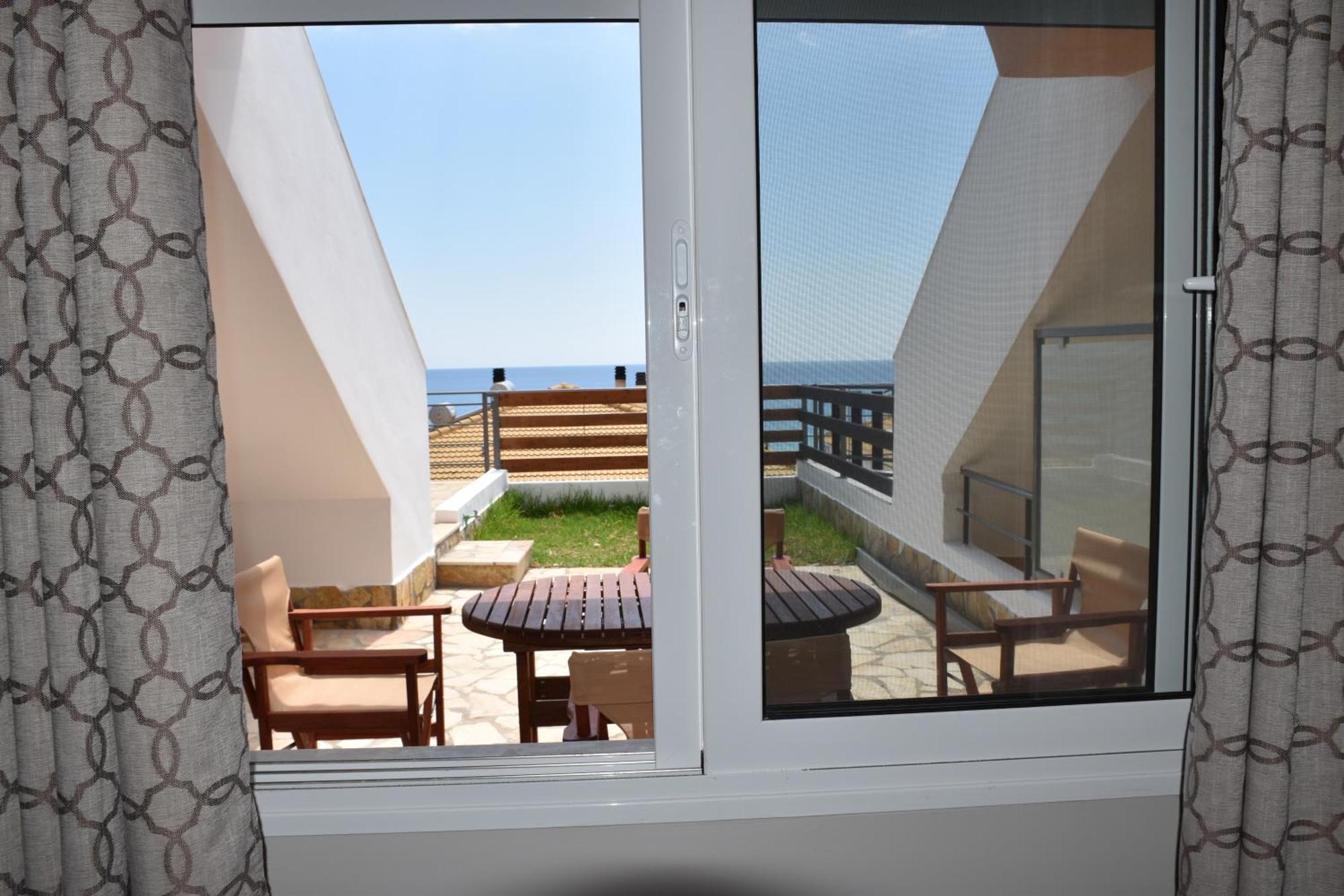 Aperanto House Paralia Loutsas Room photo