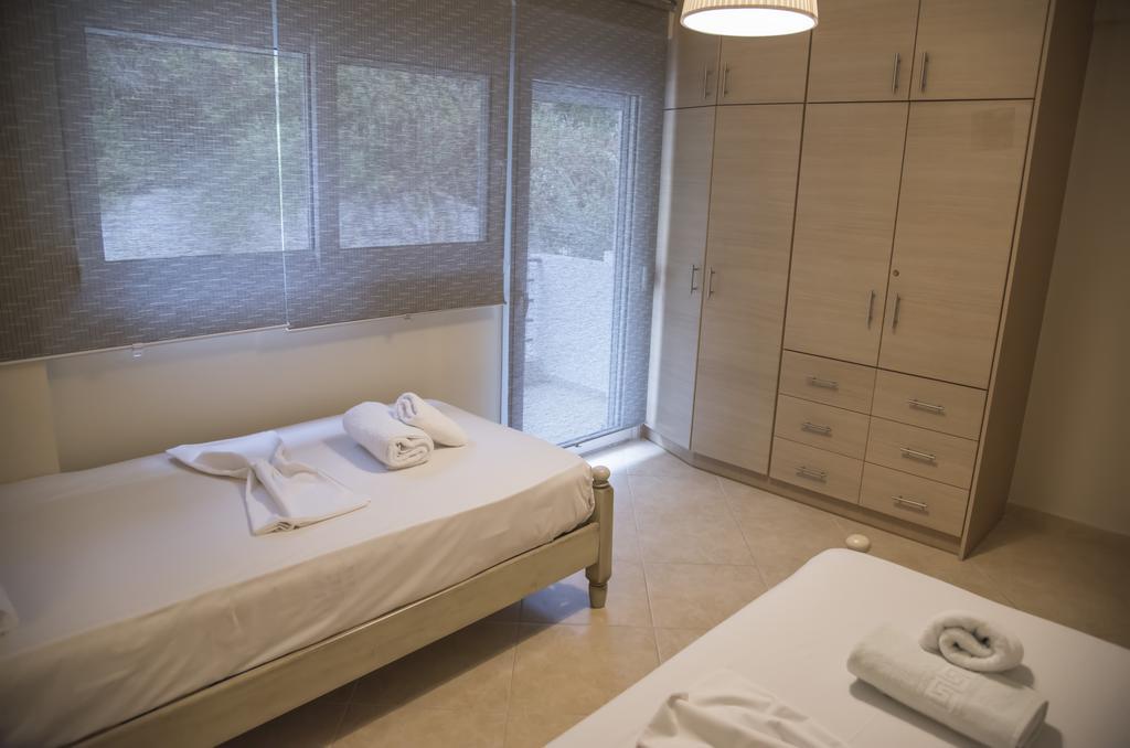 Aperanto House Paralia Loutsas Exterior photo