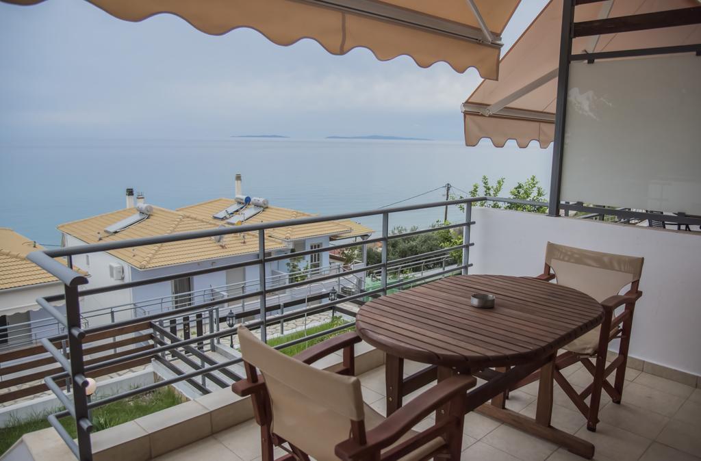 Aperanto House Paralia Loutsas Exterior photo